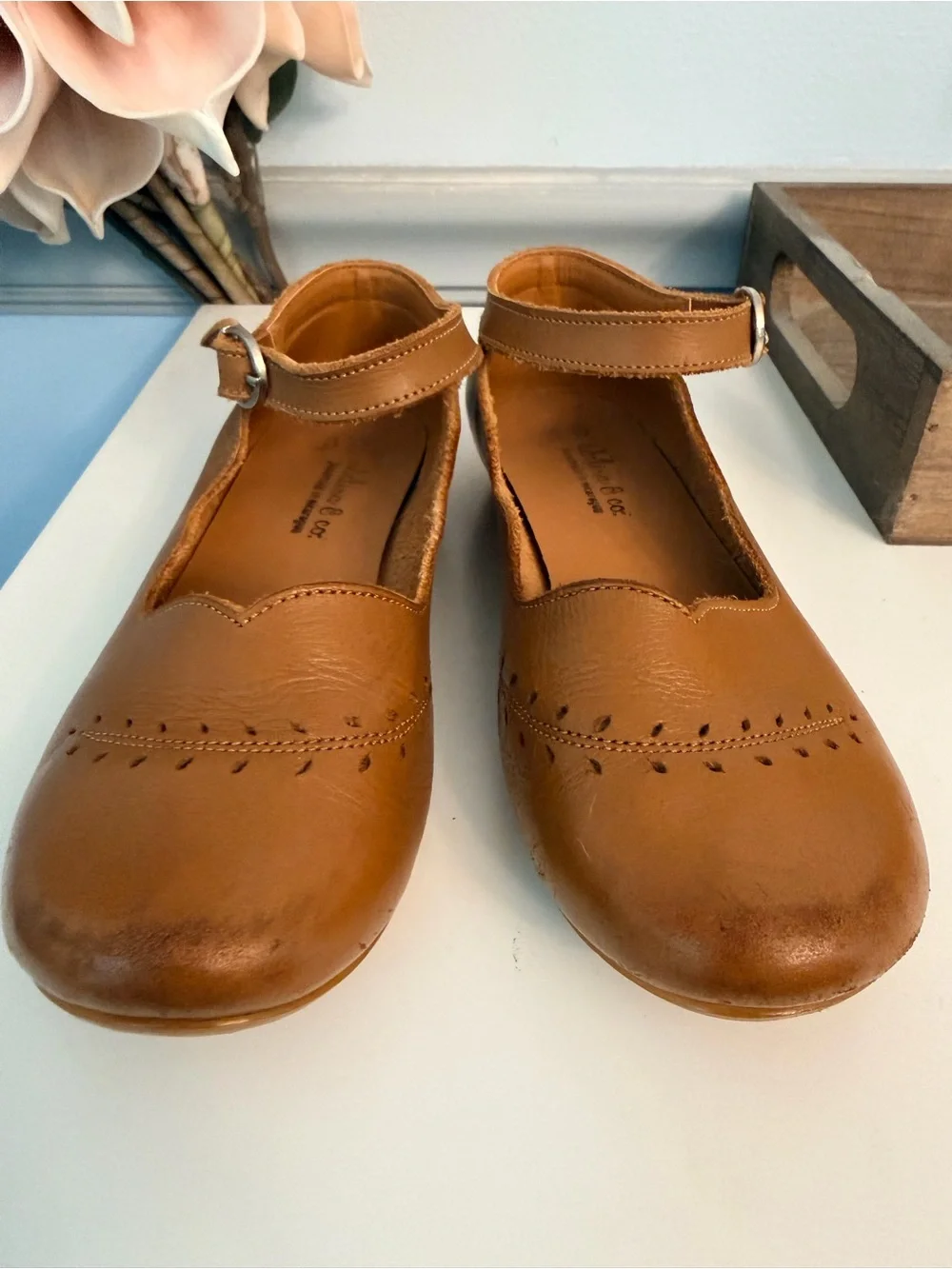 Adelisa & Co Girls Tan Leather Mary Jane Shoes with Ankle Strap Size 30/12
